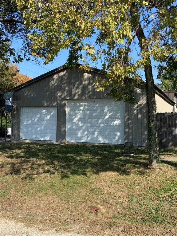 503 E 6th Street — photo 4