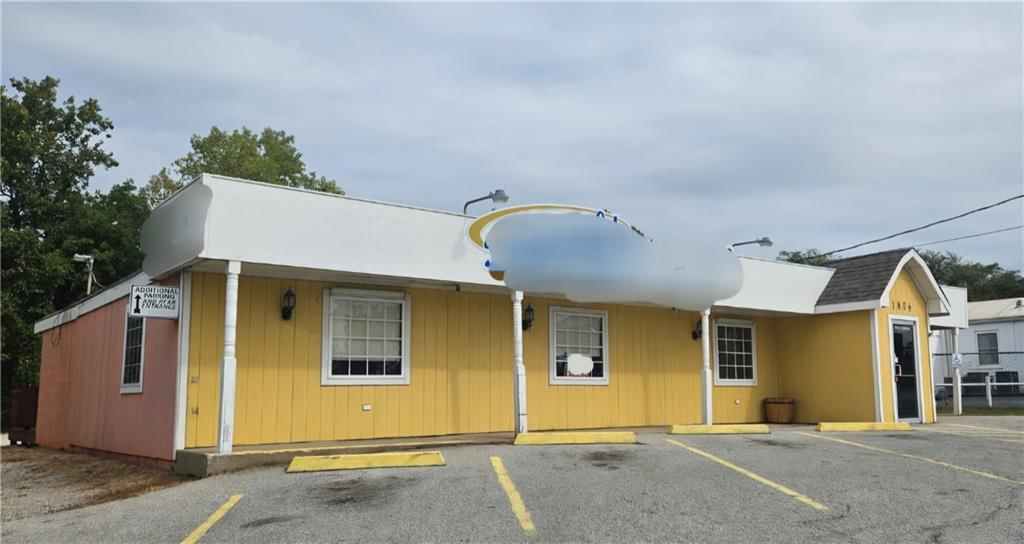 1806 N Commercial Street — photo 6