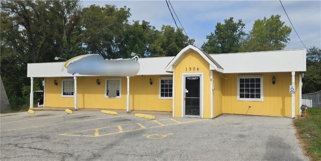 1806 N Commercial Street — photo 7
