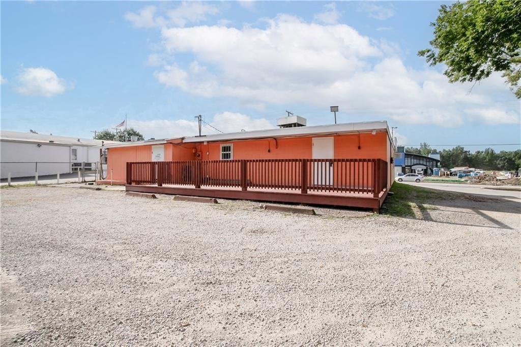 1806 N Commercial Street — photo 8