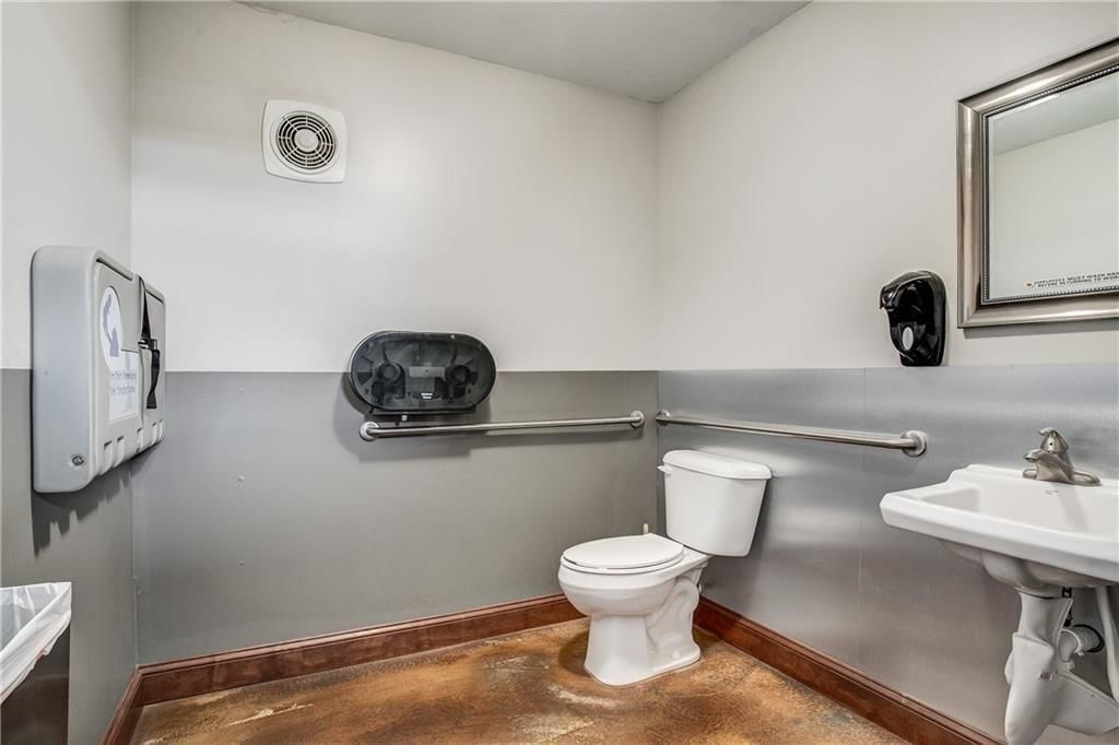 1806 N Commercial Street — photo 9