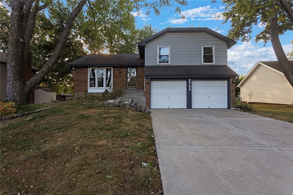 1705 Kiowa Drive, Olathe, KS