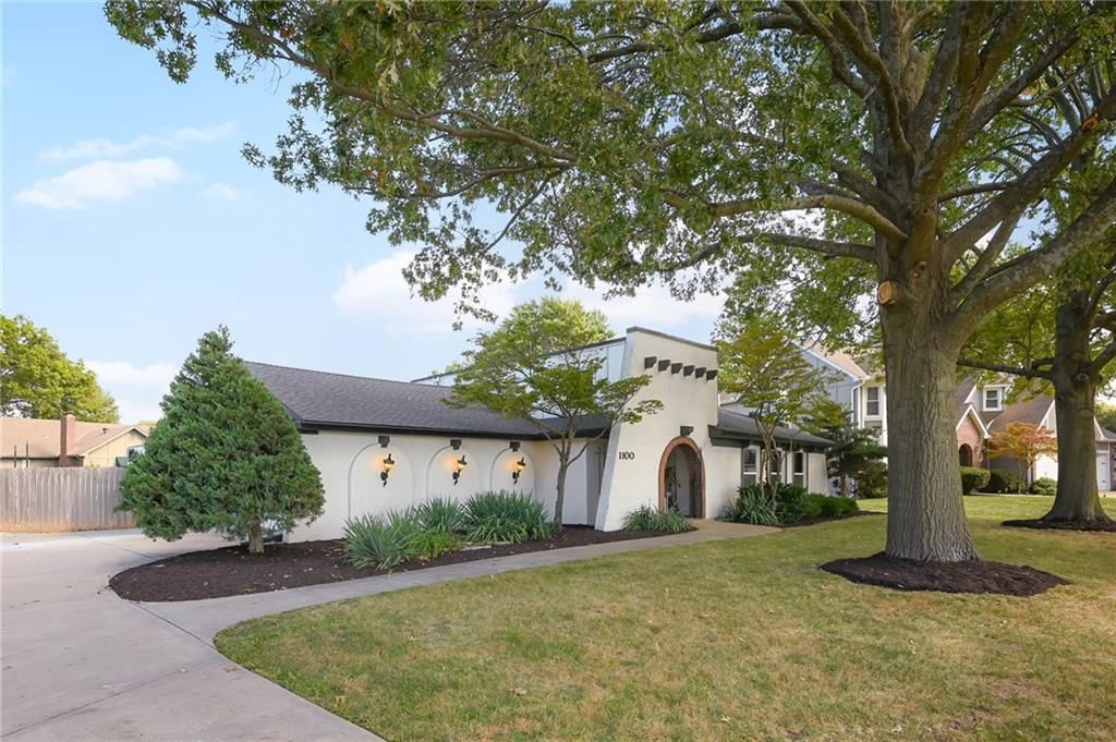 1100 Johnston Drive — photo 2