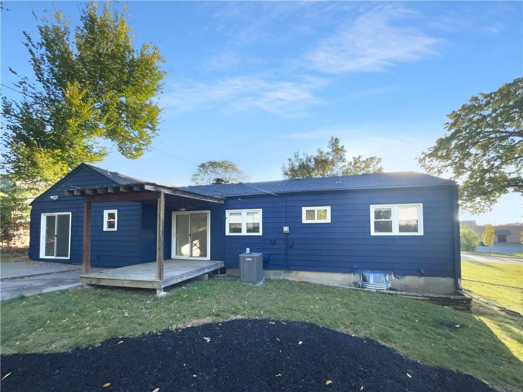 8400 Holmes Road — photo 8