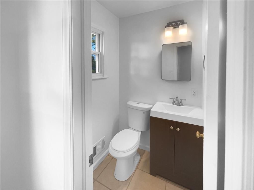 8400 Holmes Road — photo 9