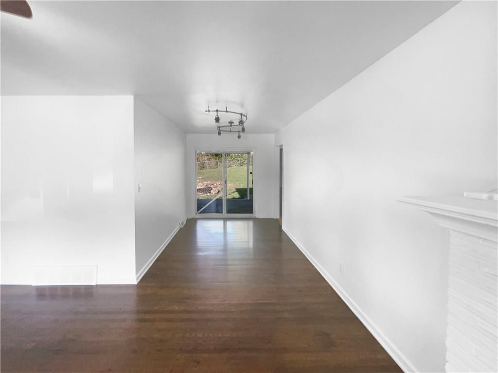 8400 Holmes Road — photo 12