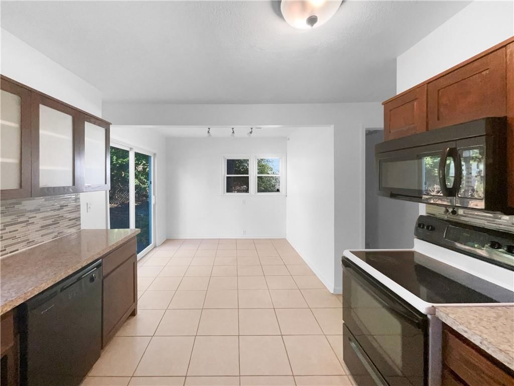 8400 Holmes Road — photo 14