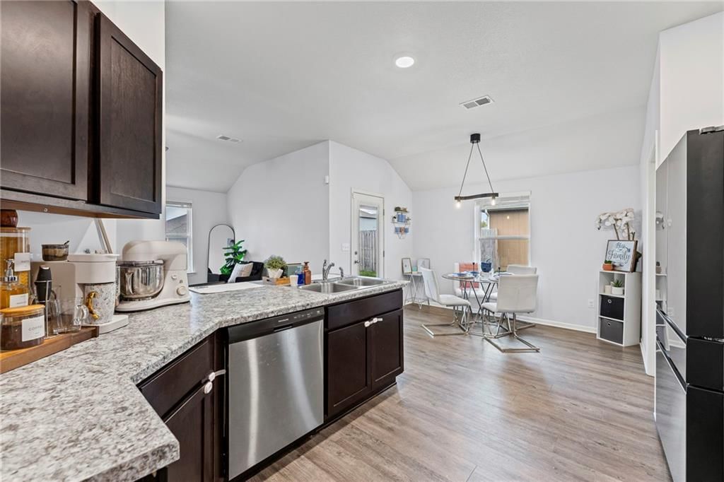 710 Hidden Meadows Drive — photo 6