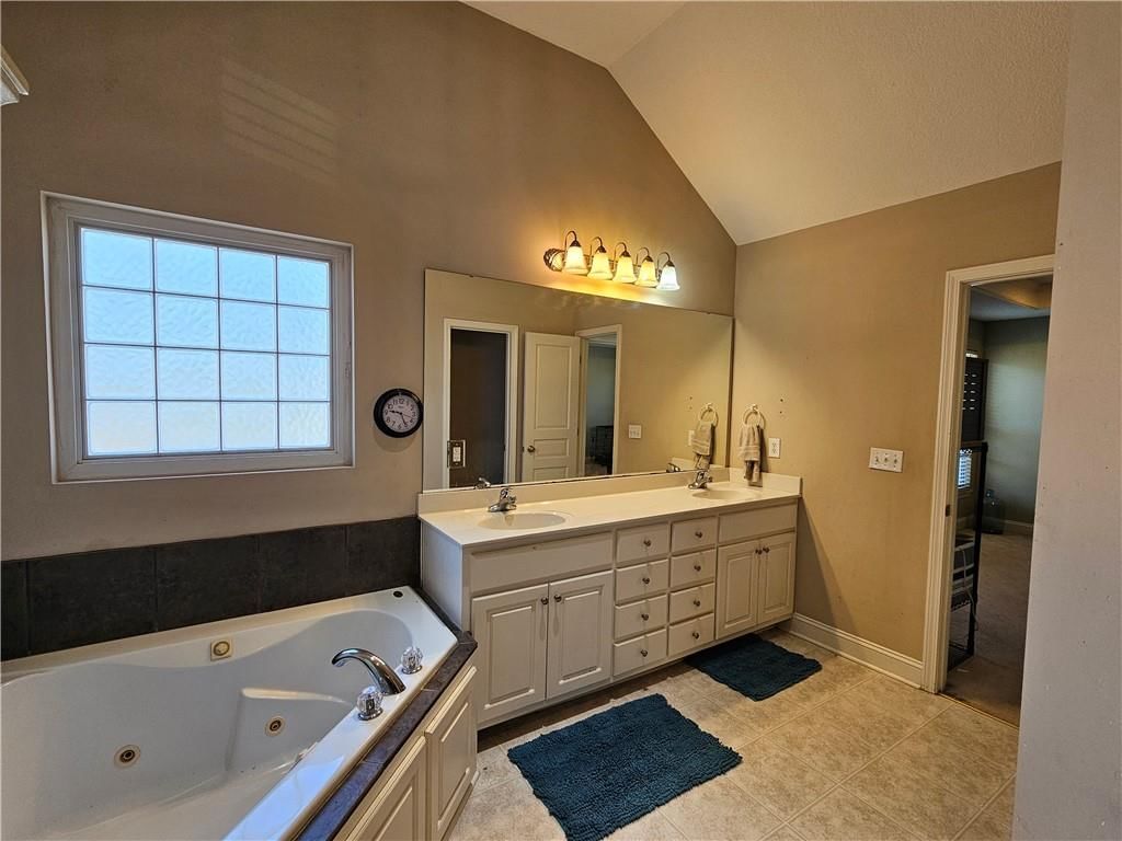 4522 N 122 Street — photo 16