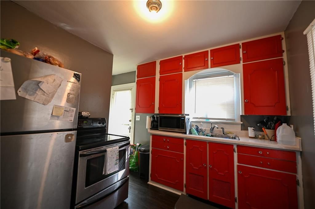 254 N Elm Street — photo 11