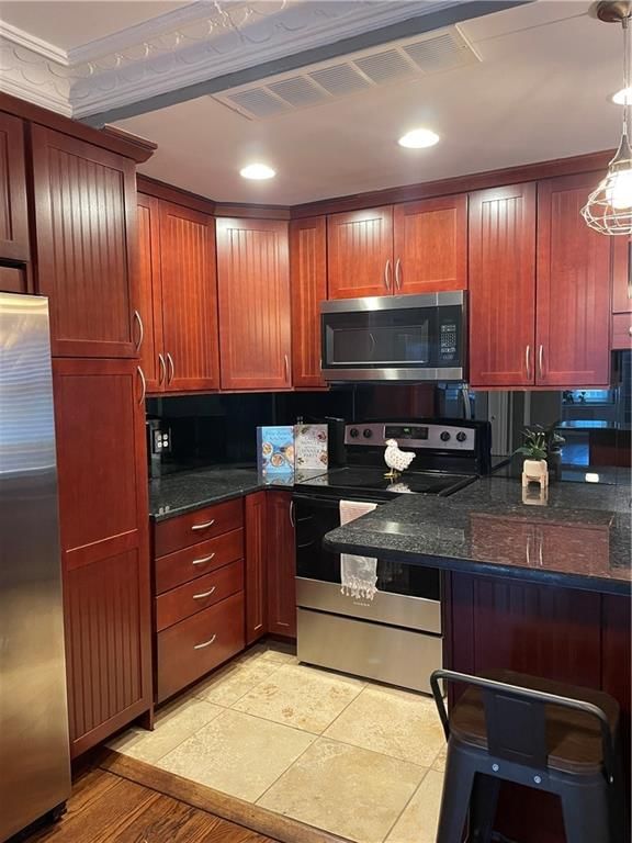 807 W 48th Street — photo 15
