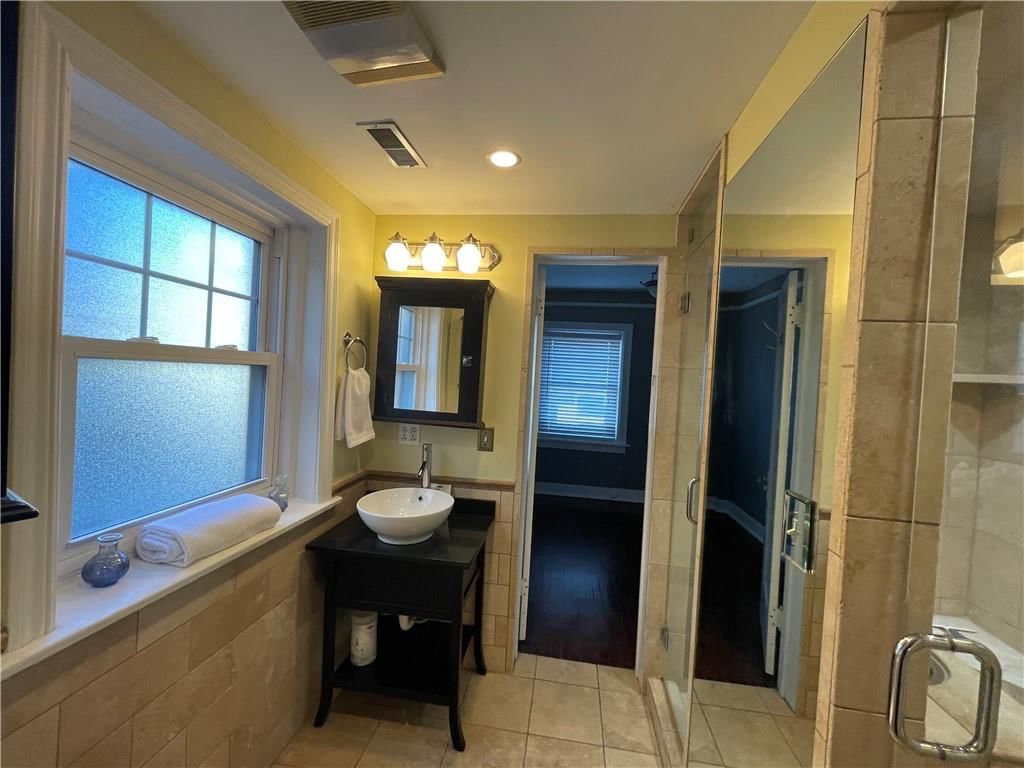 807 W 48th Street — photo 22