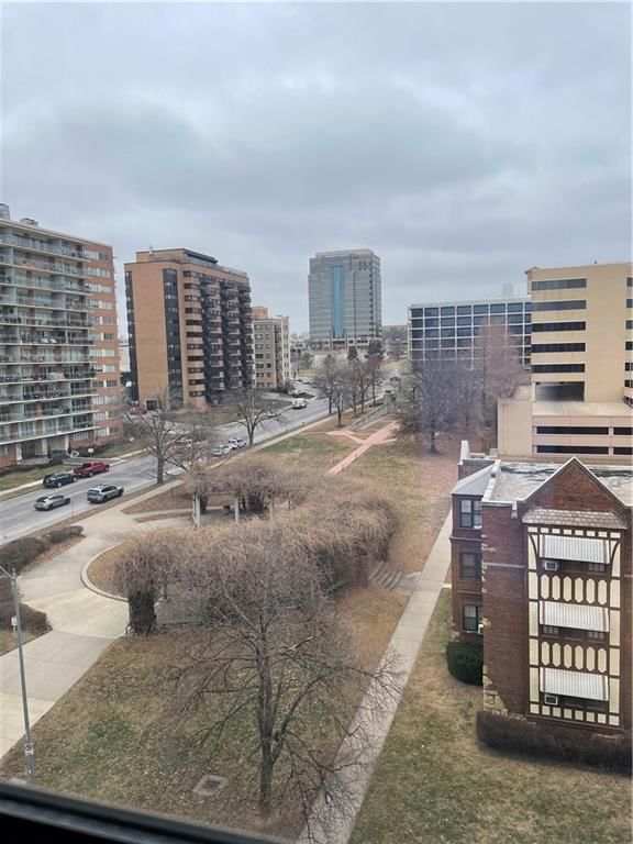 807 W 48th Street — photo 32