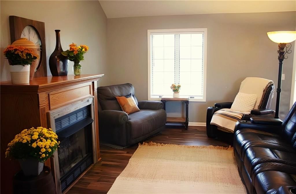 100 Meadows Lane — photo 3