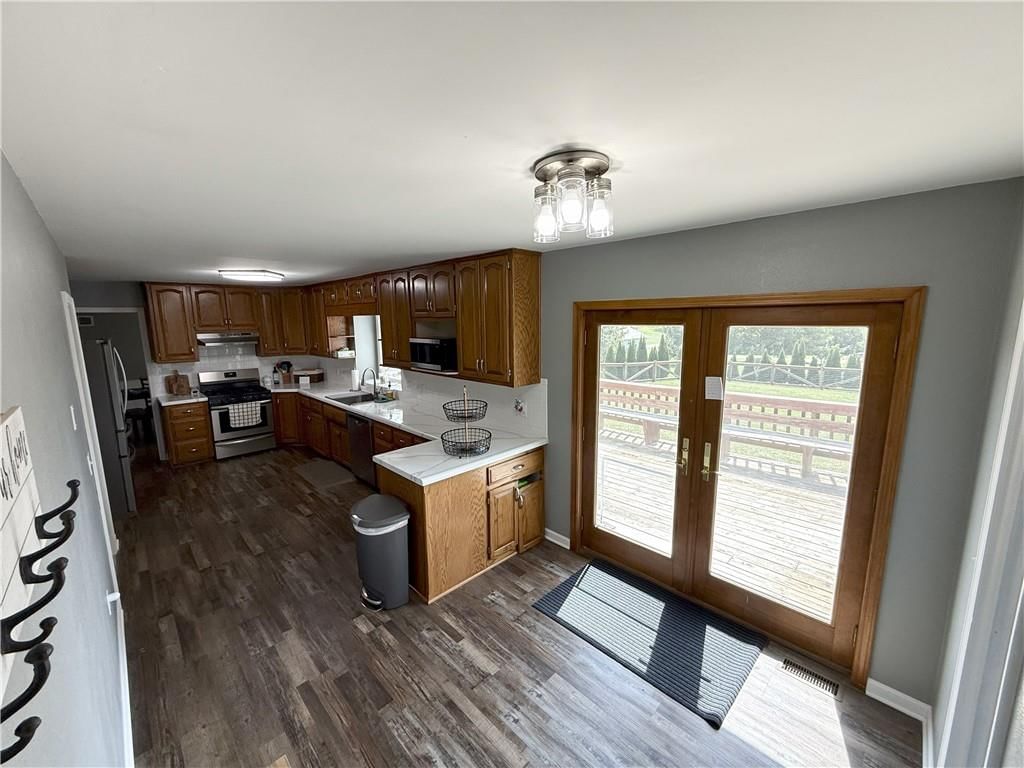 100 Meadows Lane — photo 9