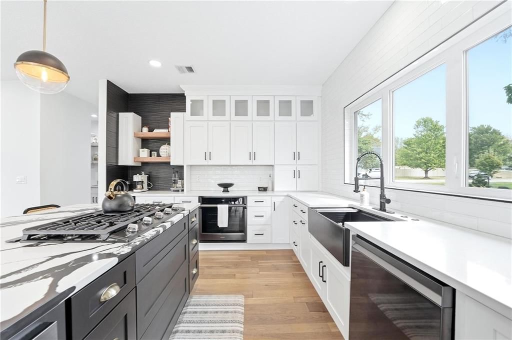 Photo 17 of 59 - 21101 W 90th Street