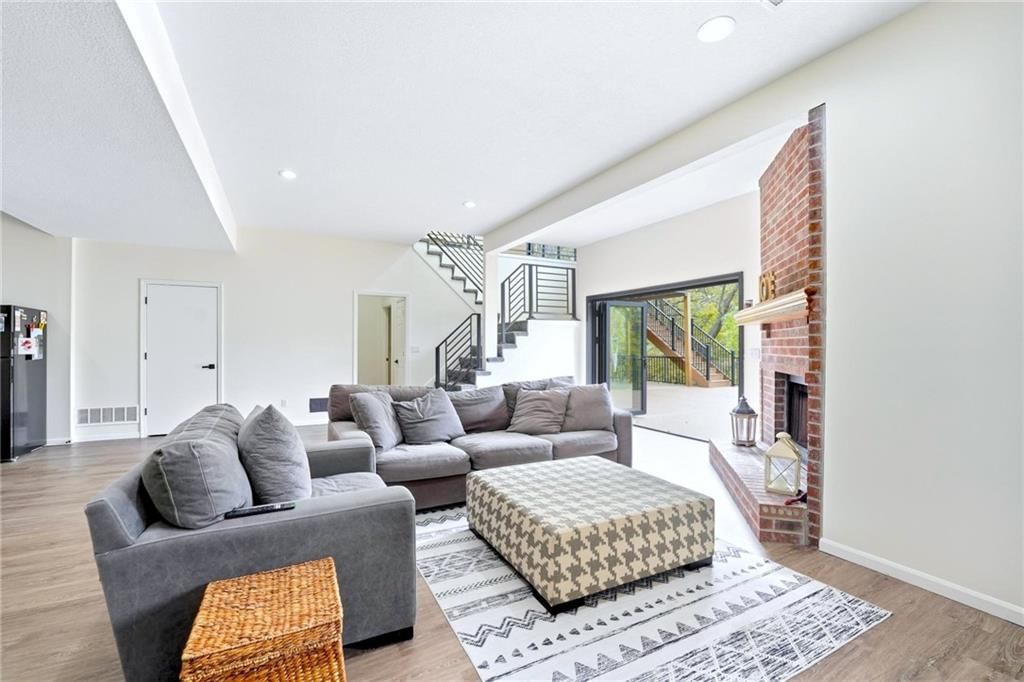 Photo 35 of 59 - 21101 W 90th Street