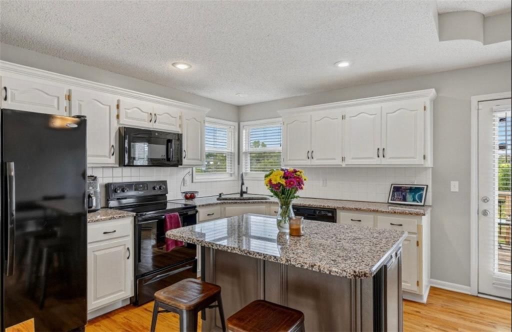 Photo 9 of 32 - 1730 NE Chowning Drive