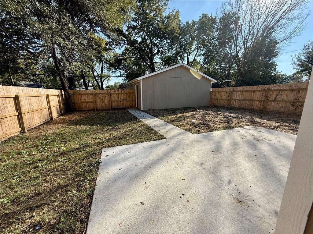 921 Brown Avenue — photo 20