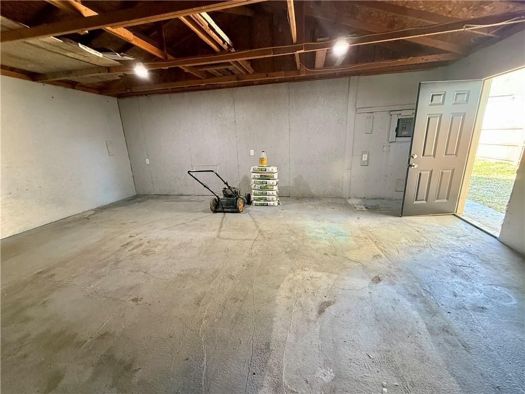 921 Brown Avenue — photo 25