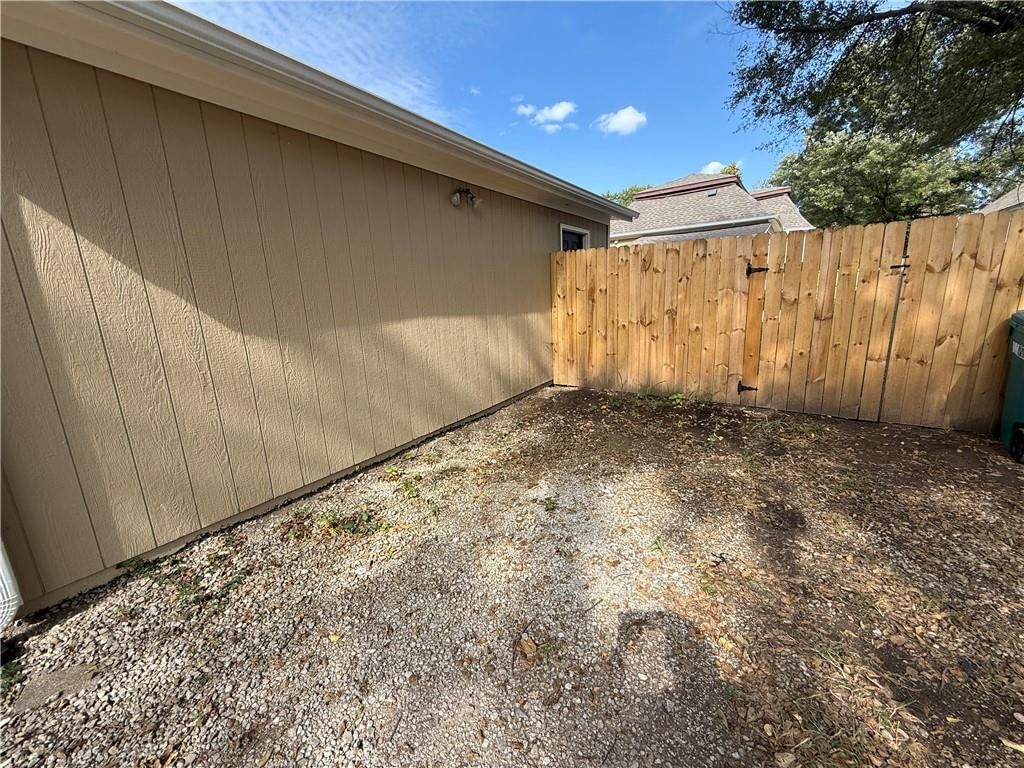 921 Brown Avenue — photo 26