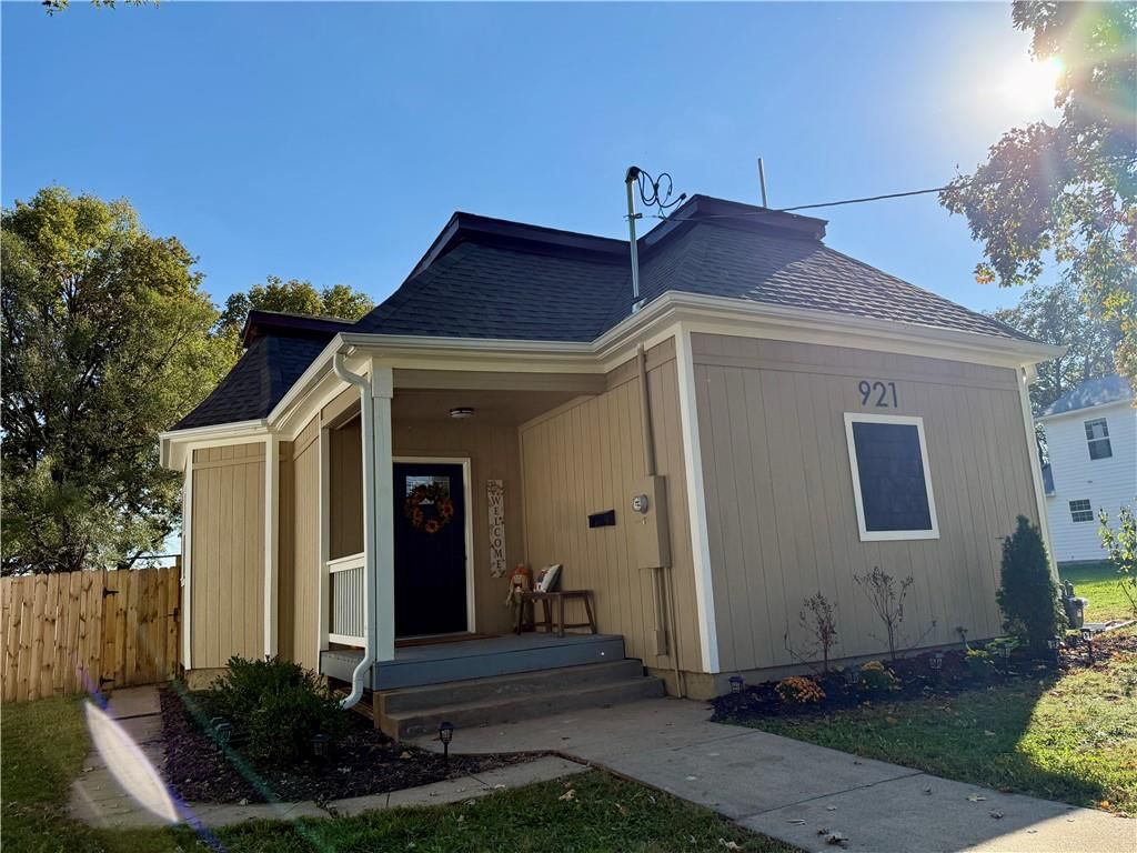 921 Brown Avenue — photo 27