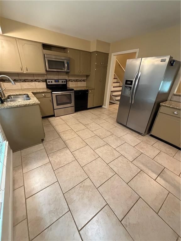 10530 Askew Avenue — photo 9