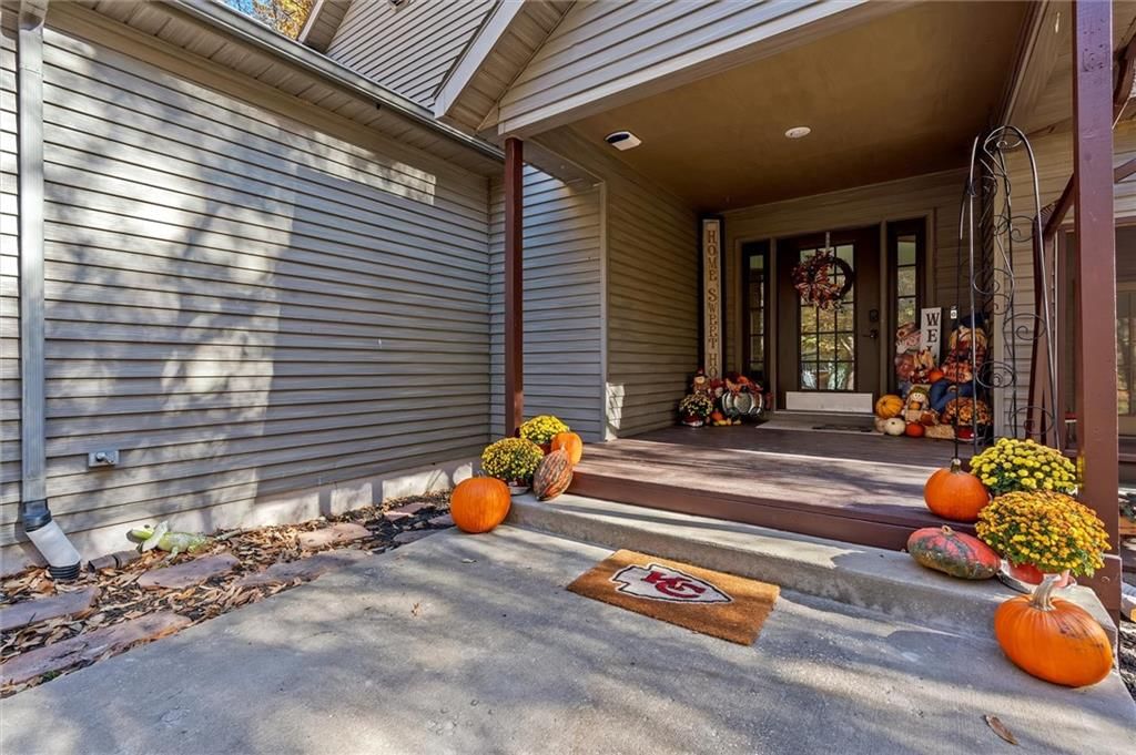 15617 Oakmont Drive — photo 2