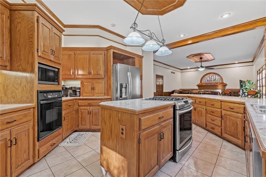 15617 Oakmont Drive — photo 12