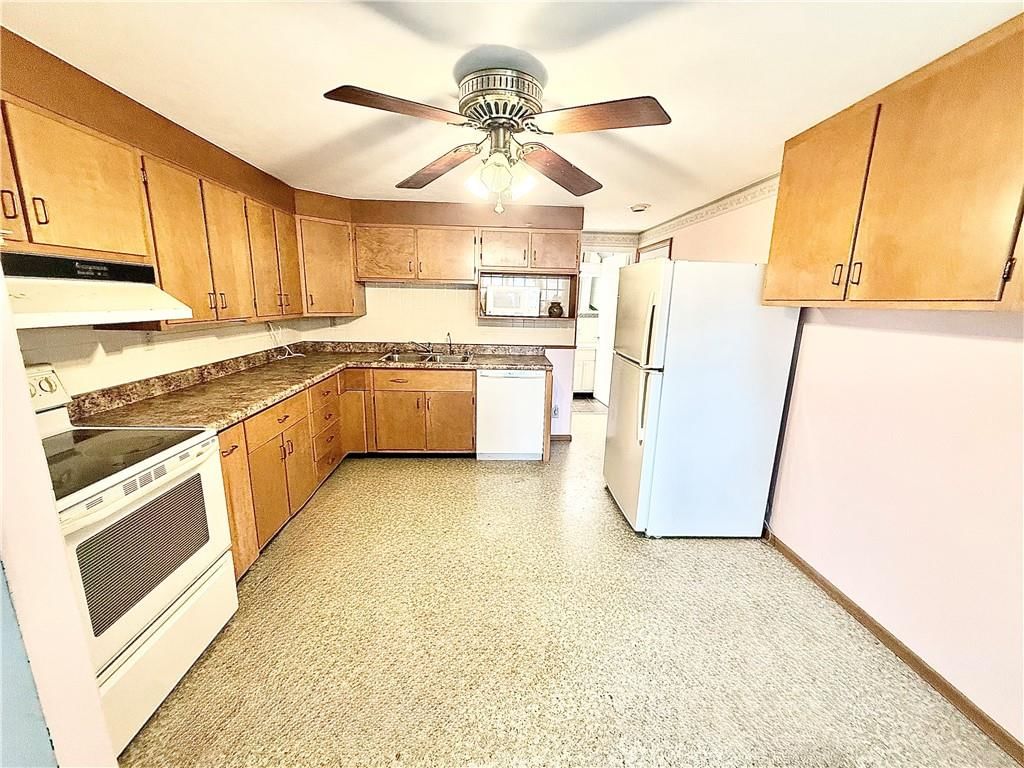 1228 W Crestview Drive — photo 6