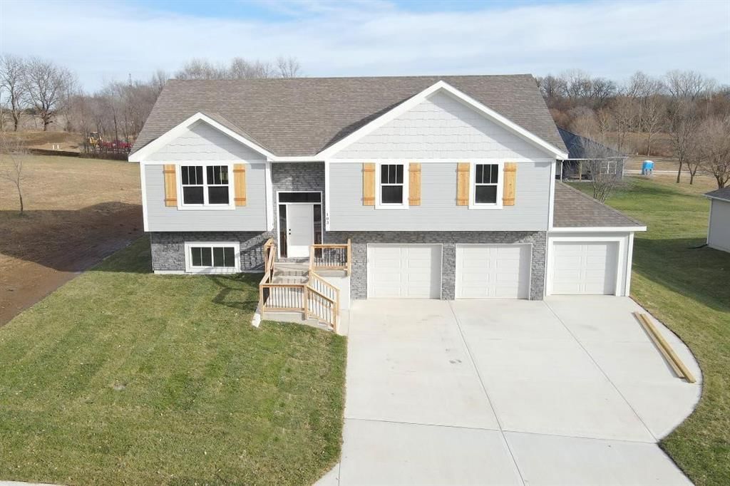 103 Sally Circle — photo 1