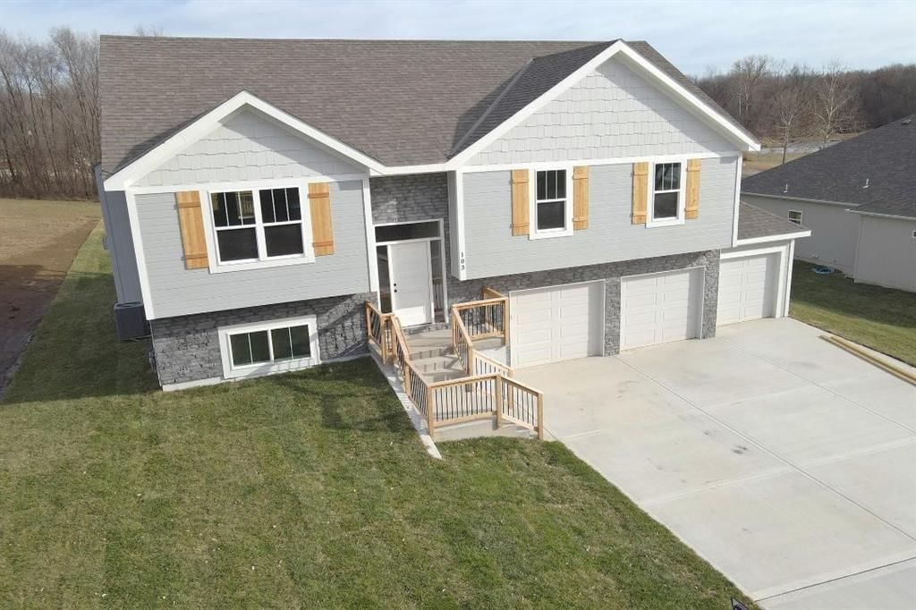 103 Sally Circle — photo 2