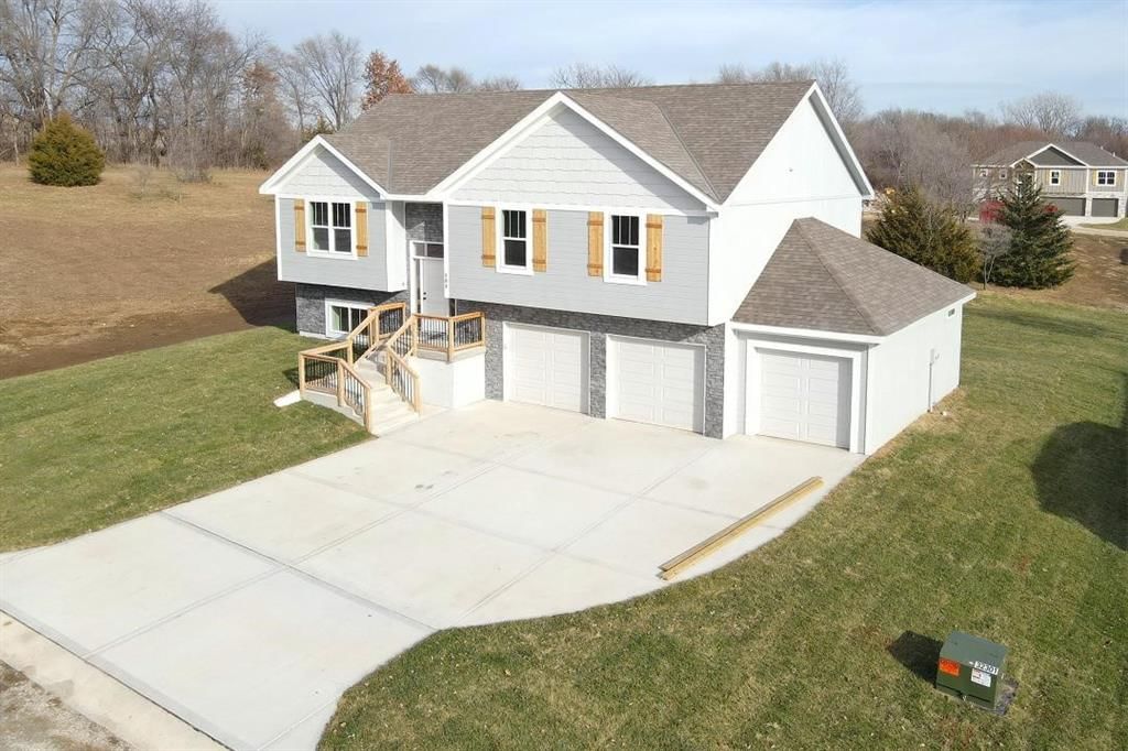 103 Sally Circle — photo 3