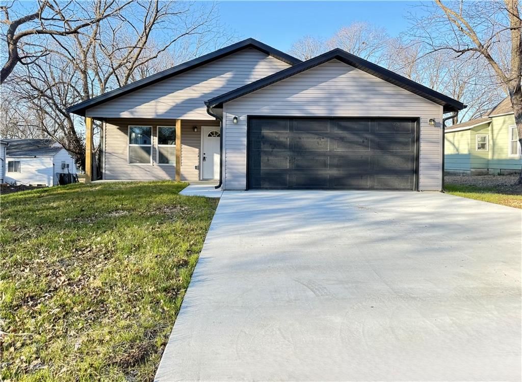 520 W Hunter Street, Nevada, MO