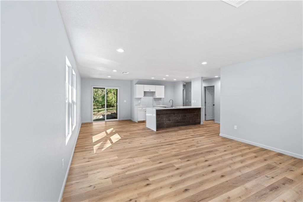 520 W Hunter Street — photo 5