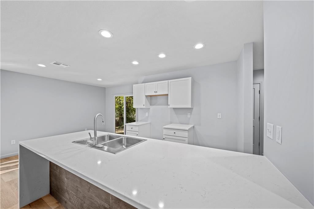 520 W Hunter Street — photo 9