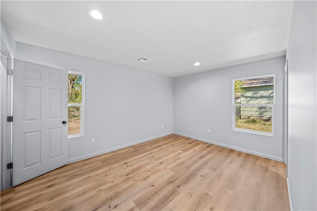 520 W Hunter Street — photo 20