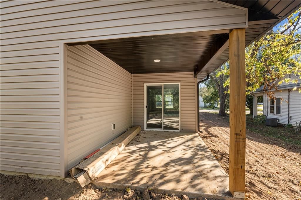 520 W Hunter Street — photo 28