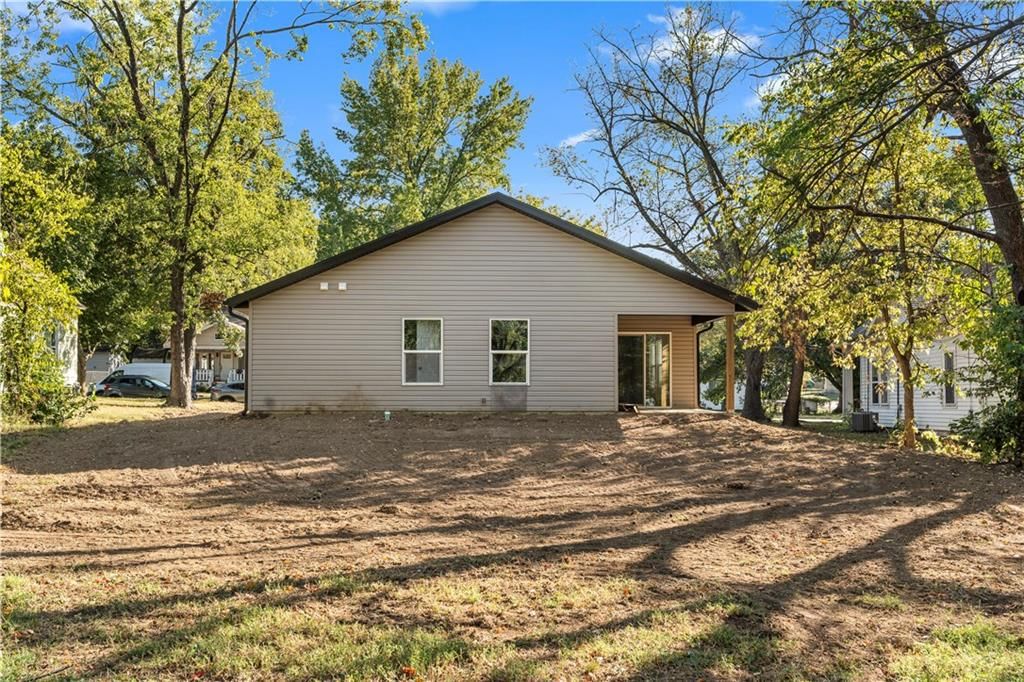 520 W Hunter Street — photo 29