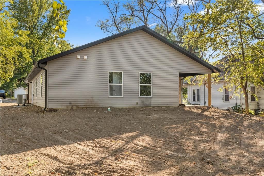 520 W Hunter Street — photo 30