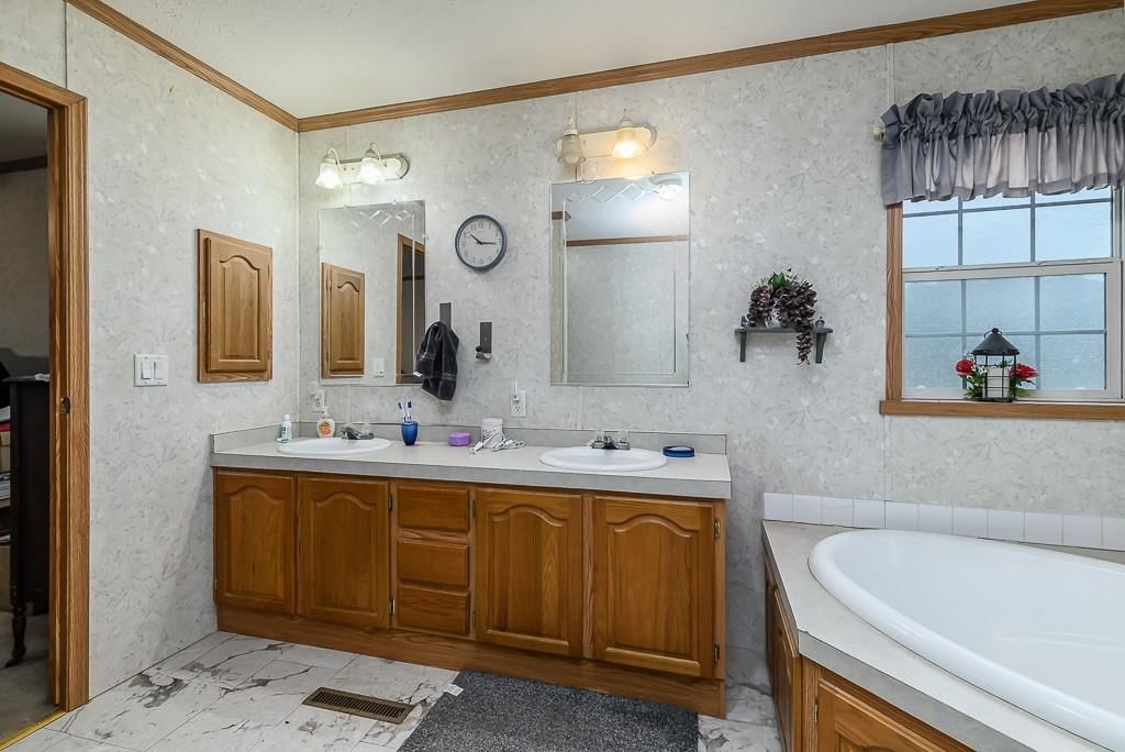 24785 Evans Road — photo 14