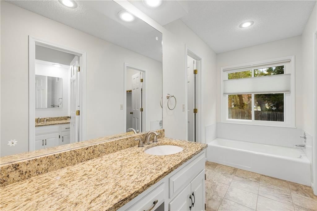 8108 W 98TH Terrace — photo 28