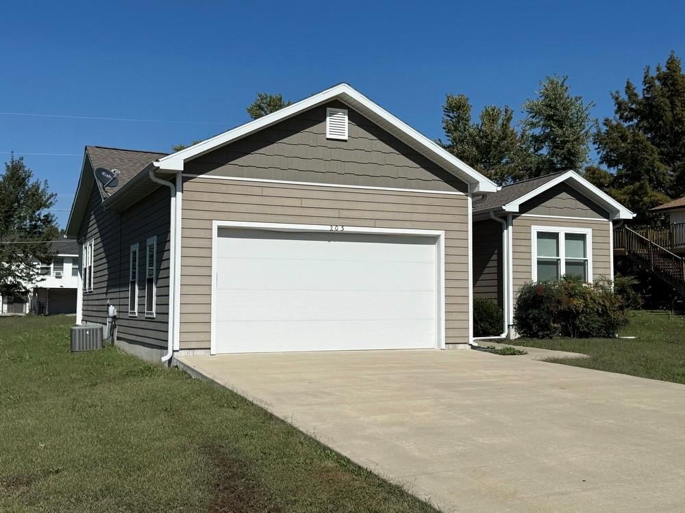 205 E Golden Street — photo 2