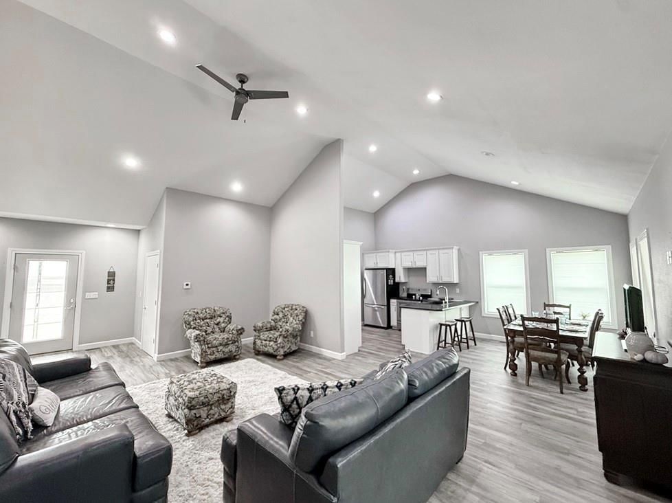 205 E Golden Street — photo 8