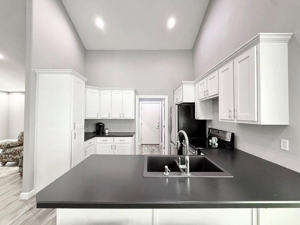 205 E Golden Street — photo 10