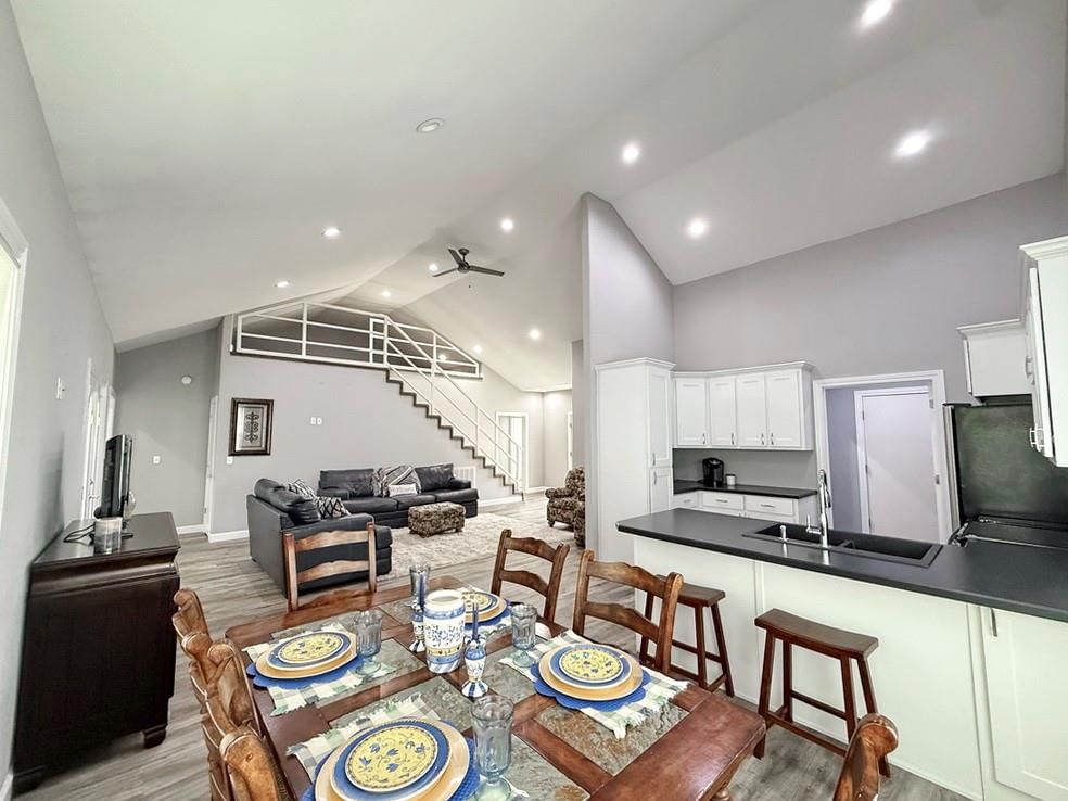 205 E Golden Street — photo 16