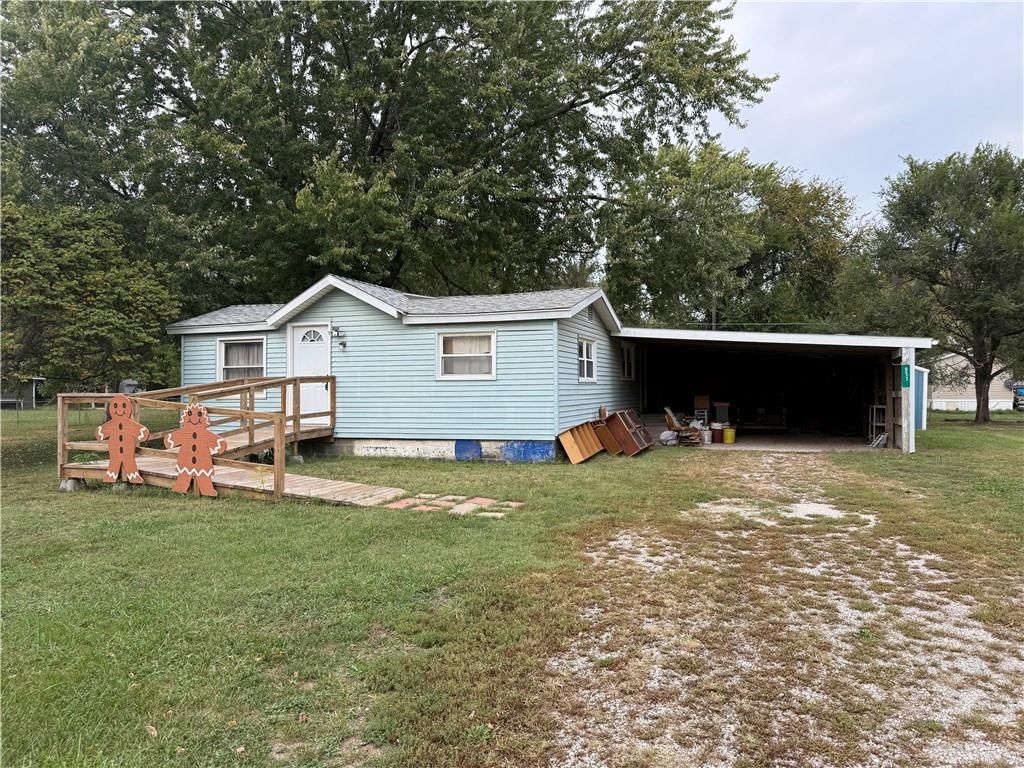 927 E Walton Street, Ottawa, KS