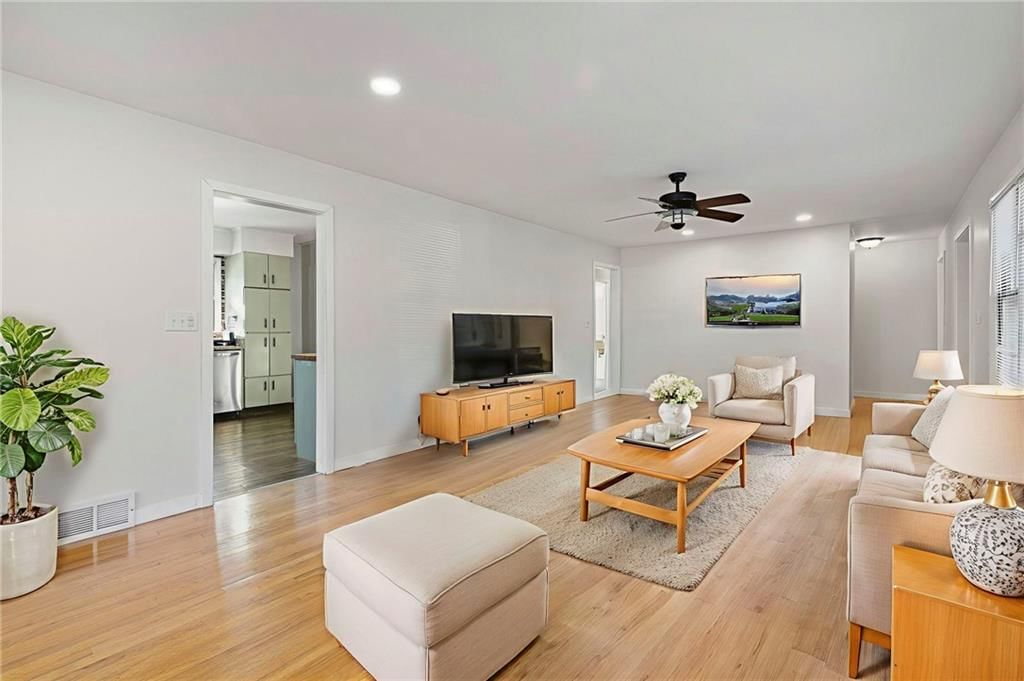 904 S Rogers Road — photo 9