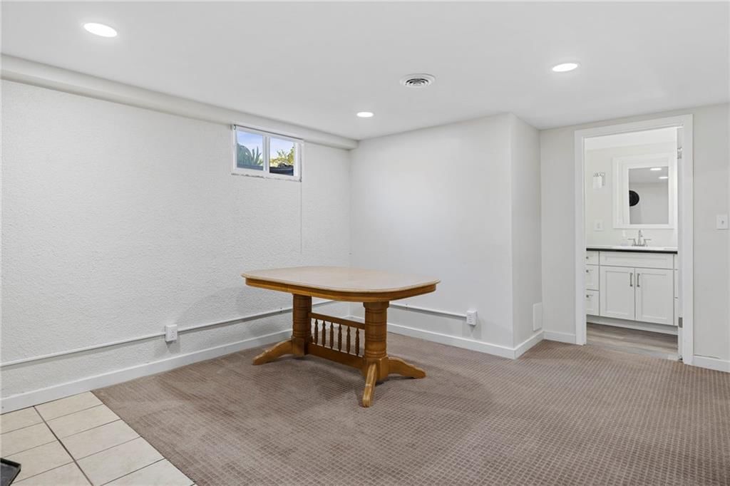 904 S Rogers Road — photo 35