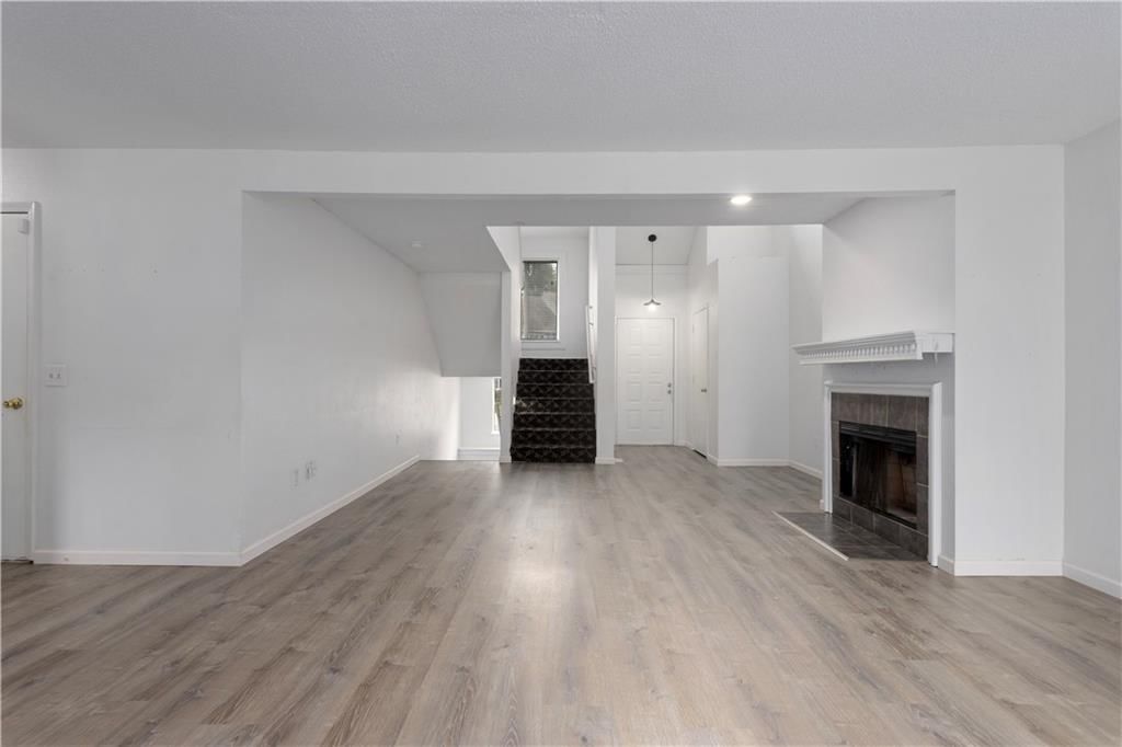 Photo 8 of 28 - 8949 Hauser Street